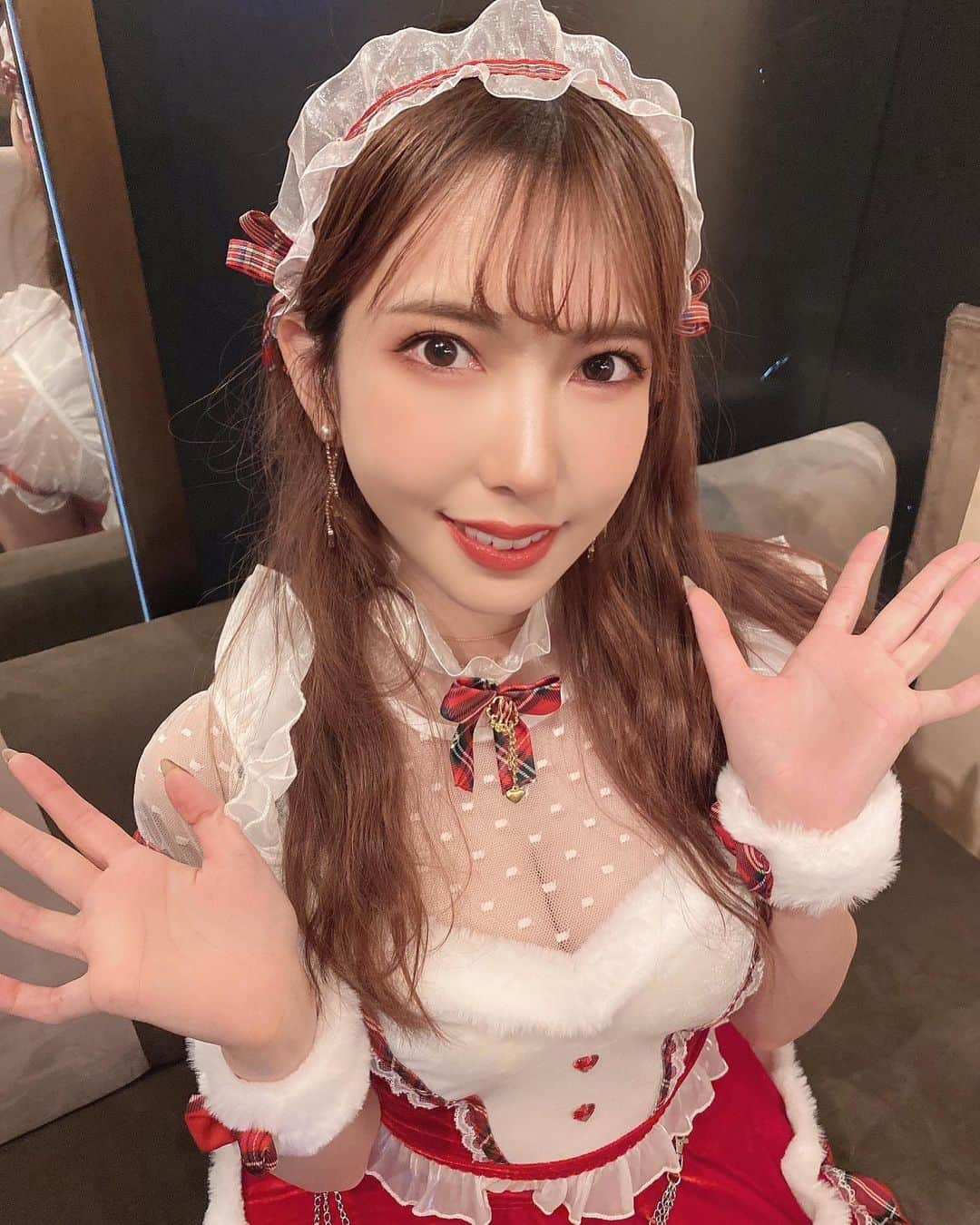 波多野結衣さんのインスタグラム写真 - (波多野結衣Instagram)「Merry Xmas🎄✨ 素敵なクリスマスをお過ごし下さい😊  明日は来年のカレンダー発売記念イベント！ ブックファースト新宿店さんで12時からまってます🥰❤️ . . #merrychristmas #christmas  #クリスマス #コスプレ #cosplay  #サンタコス #サンタ  #波多野結衣 #波多野结衣」12月24日 12時21分 - hatachan524