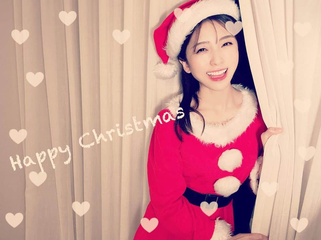 松井絵里奈さんのインスタグラム写真 - (松井絵里奈Instagram)「Happy Christmas🎄♡  Every day is full of love🥰  毎日が愛に溢れていて クリスマスのように幸せ♡  愛を届けるサンタさんがきた𓂃 𓈒𓏸𑁍‬  街に子どもたちの笑顔で いっぱいになりますように…✨  #love#happy#happiness #💗#🎁#🎄#🌍#🕊 #愛で溢れている #優しい気持ち #大好きな人へ #自分を愛する #大切な人を愛する #なりたい自分になれる #松井絵里奈」12月24日 12時34分 - erina74xx