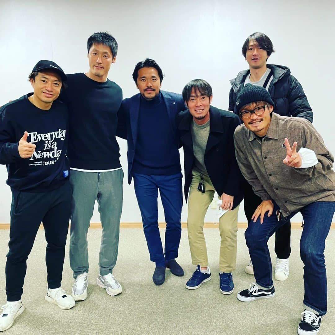 高萩洋次郎さんのインスタグラム写真 - (高萩洋次郎Instagram)「JPFA主催　 指導者B級ライセンス講習会後期が無事終了しました！  最高の講師と最高のメンバーで楽しく学びました！  2枚目は、86年組の同級生 #渡辺広大　#三門雄大　#興梠慎三 #梅崎司　#丹野研太　#高萩洋次郎  #白井裕人 #廣永遼太郎 #渡部大輔 #山下達也  #柴崎晃誠 #柏好文 #風間宏希 #加藤弘堅 #横谷繁 #田中佑昌  #長谷川悠 #山本脩斗 #栗山直樹 #水本裕貴 #宮阪政樹 #青山敏弘 #水沼宏太 #岡本知剛 #藤田直之 #三原雅俊  #柴村直弥 #石原直樹 #城和憲 #白井貞義」12月24日 13時31分 - yojiro_08