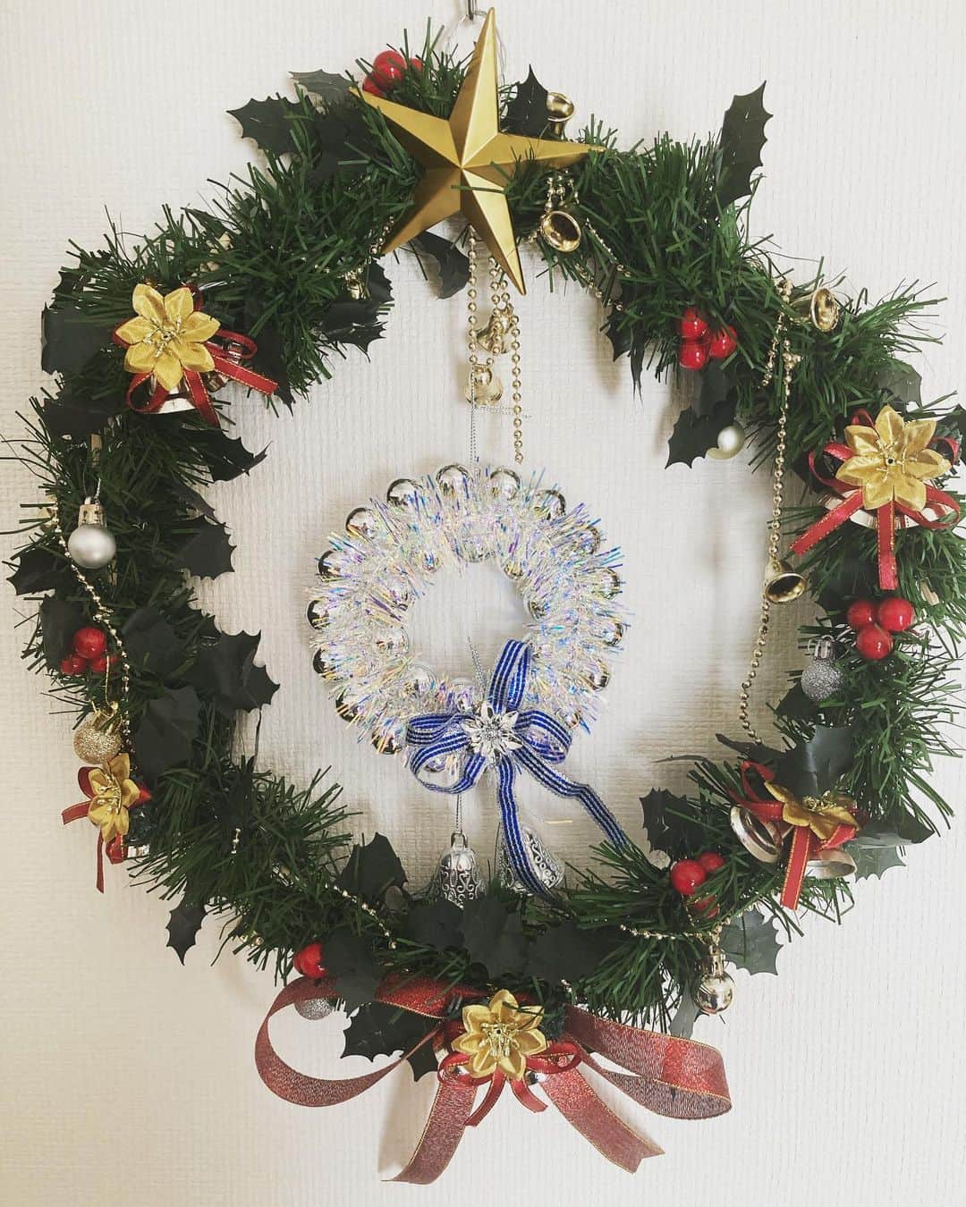 のインスタグラム：「メリークリスマス🎄🎁 リース作ってみました🙆‍♂️(去年のやつですが)」