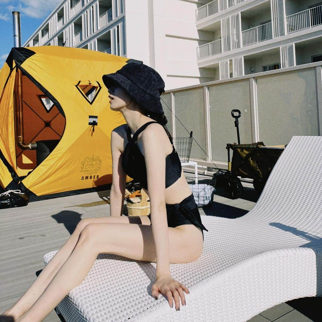 永井理子さんのインスタグラム写真 - (永井理子Instagram)「冬の沖縄も楽しかった😎  1番楽しみにしてたテントサウナも 外気浴の気温が心地いいし、 冷たい水風呂とホットプールが目の前にある 好条件🙏🏻✨ ホットプール気持ち良すぎて 抜け出せなくなってたよ♨️  ホテルにはキッチンカーが来てて サウナとプールでぺこぺこになったお腹も満たされました🍖🍻  今日から3/31まで やっているみたいなので是非🧖‍♀️  #星野リゾート#BEB5沖縄瀬良垣#スカイチケット」12月24日 19時04分 - riko_1221