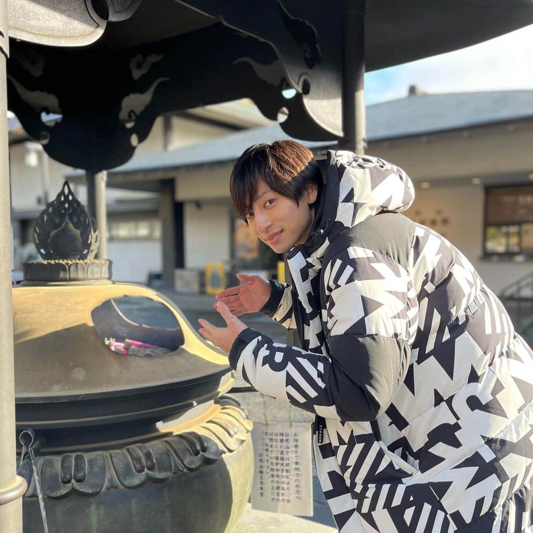 岡田翔大郎のインスタグラム：「先日、仕事で日光へ行って来ました めちゃくちゃ寒くて風邪ひいて帰ってきました笑🤧 今は元気です！！ 今年も残りわずか頑張っていきましょう〜！ メリークリスマス🎄  #クリスマス #日光」