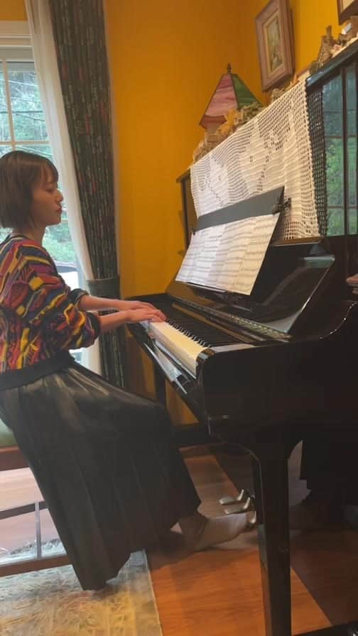 のインスタグラム：「Happy X'mas✨🎄🎹」
