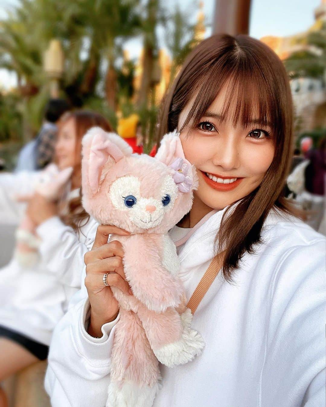 みまるのインスタグラム：「めりくりいぶ🔔🦊💗 （写真はちょと前に日本帰った時の）  #みまる #mimaru #🇹🇭 #海外移住 #タイ #バンコク #タイ移住 #バンコク生活 #bangkok #thailand #海外生活  #海外旅行  #ナチュラルライフ #干物女 #自由人 #youtuber #バンコク情報  #みまるチャンネル #在タイ日本人 #在タイ #バンコク駐妻 #バンコク観光 #バンコク旅行 #ディズニーシー #リーナベル #マゼランズ #一時帰国 #今更投稿シリーズ」