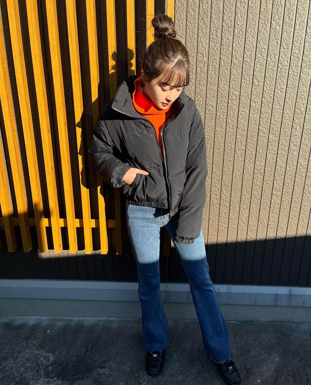 青山明日香さんのインスタグラム写真 - (青山明日香Instagram)「このパンツ足の形キレイに見えるし ストレッチもきいてて履いてて楽ちんなのが嬉しい👍 このデニム履いてる時褒めてもらえることが多いのっ！ #esutoreja #fashion #model」12月24日 15時19分 - asukaxx.02