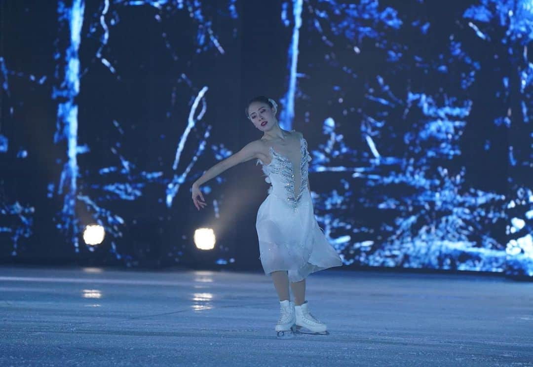 松田悠良のインスタグラム：「愛知公演、お越しくださった皆様ありがとうございました😊 そして2022年全ての公演を無事に終えることができました✨ 愛知ということで家族、友達、お世話になった先生方、いつも指導させて頂いている選手たち、たくさんの方が観に来てくれてとても思い出に残る公演になりました😌💕 2023年、スタートは広島公演です✨ BEYOND!!🎩✨ #merrychristmas  #beyondmaotour」