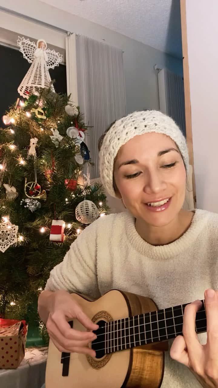 KATのインスタグラム：「One of my all time favorites!! What is your favorite?   P.S. I will be playing a special Christmas streamin twitch! 8:30pm PST Saturday (or sometime on Christmas Day for most of the world) would love to see you if you are not having food with family or in a food coma. 😜」
