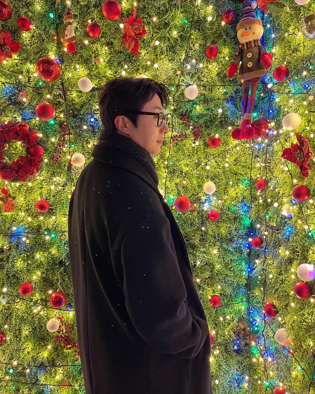 チョン・イルのインスタグラム：「Merry Christmas 🎄  & Happy New Year 🎆」