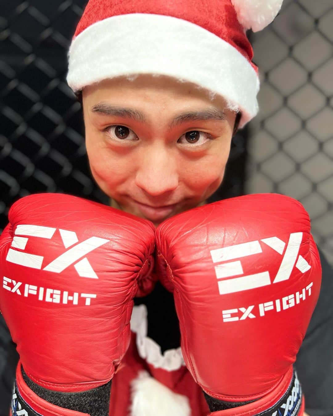 小野塚勇人さんのインスタグラム写真 - (小野塚勇人Instagram)「メリクリー！🎄🎅  #メリークリスマス  #クリスマスイブ #エクスファイト #鈴木崇矢 #トレーニング #サンタミット」12月24日 16時22分 - hayato_onozuka_official