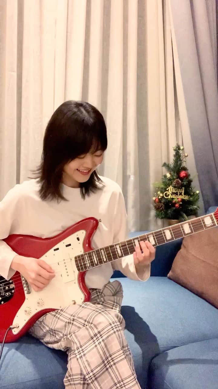 弓木英梨乃のインスタグラム：「Hope you have a wonderful Christmas Eve🎄」