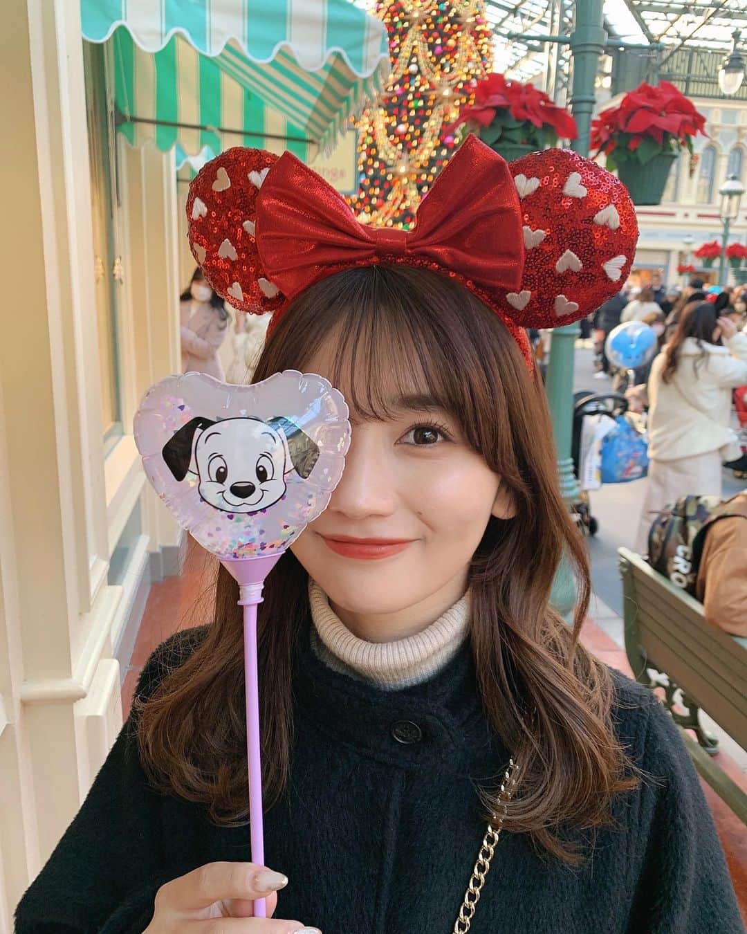 細沼紗花のインスタグラム：「.  Merry Xmas🎁♡ 素敵な週末をお過ごしください🎀  . #ディズニー#ディズニーコーデ #クリスマスディズニー#クリスマス」