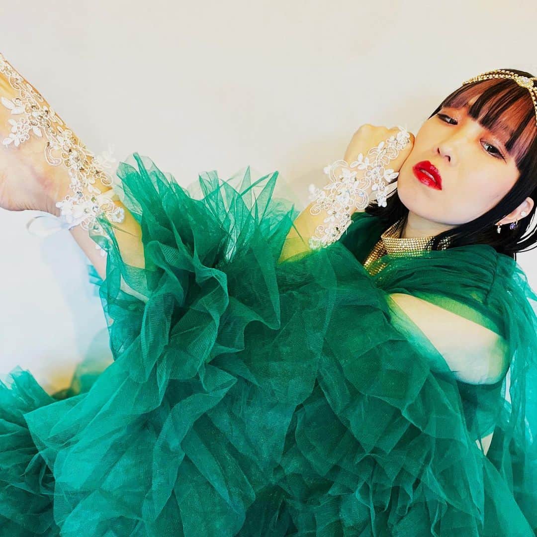 RINGOのインスタグラム：「🎄🎄🎄  #踊り子 #burlesque #バーレスク #burlesquedancer #バーレスクダンサー #dance #dancer #japanese  #japan  #japanesegirl  #instajapan  #instatokyo  #instakyoto #photograph #merrychristmas」