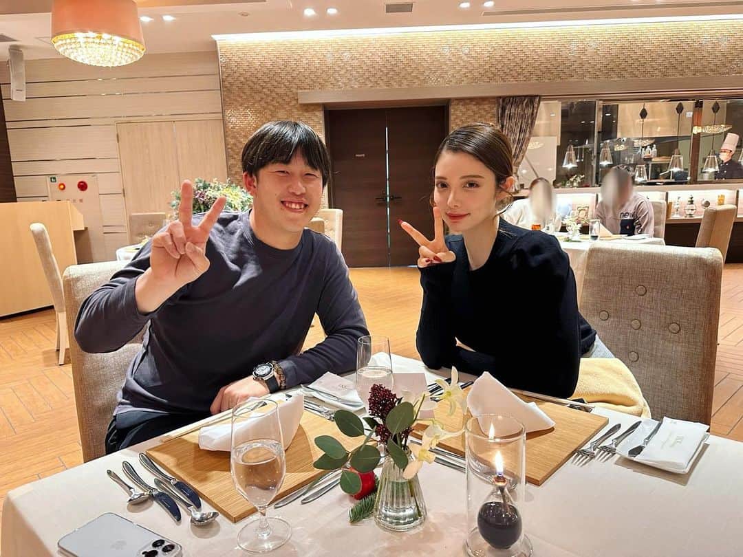 小園海斗のインスタグラム：「今日はクリスマスイブです！ てことでディナーにきてます！ 特別感を出したく結婚式をしたところで ディナー予約できたので最高です！ いつもありがとうね！」