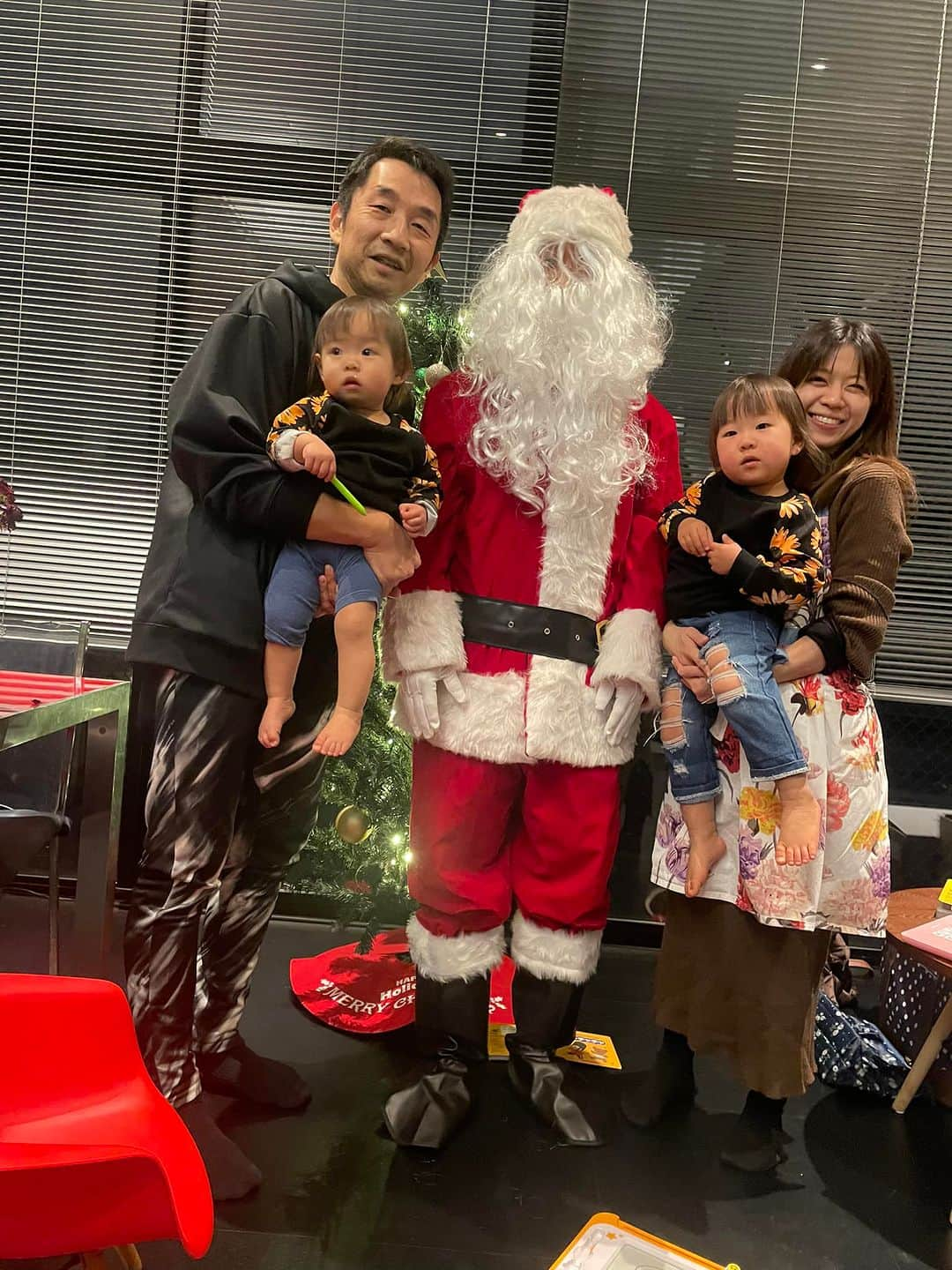 Akira Yamaokaさんのインスタグラム写真 - (Akira YamaokaInstagram)「Santa came to us!」12月24日 19時46分 - akira_yamaoka