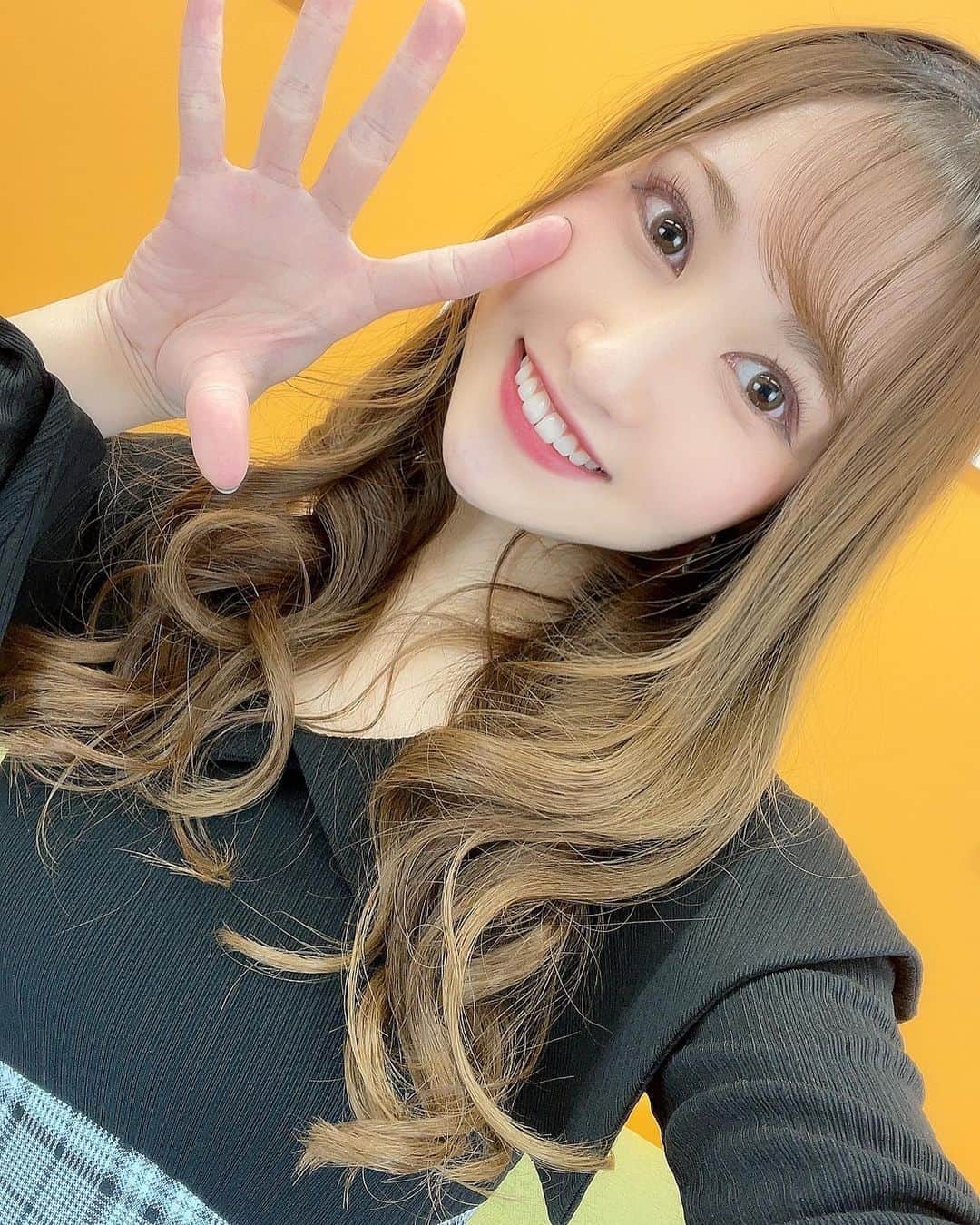 白宮奈々さんのインスタグラム写真 - (白宮奈々Instagram)「. 本日のイベント終了いたしました！！ . 1〜8部全て満員で 落選する方もいるくらいのご予約、 本当にありがとうございました🥺✨ . 今日を迎えるのは寂しかった反面、 楽しみに迎えさせていただき、 今日、沢山のファンの方にお会いできて 本当に幸せでした🥺❤️ . プレゼントも本当に沢山、ありがとうございます🥺❤️ 大切にしますっ！！！✨ . すごく素敵な濃い時間が過ごせたことが、 本当に嬉しい限りな1日でした…！！！ . 本当に本当にありがとうございました🥺✨ .  . . . ❤️写真集『ビキニパークへようこそ』発売中❤️ . ❤️トレーディングカード発売中❤️ . . . #ミスFLASHグランプリ #ミスFLASH #アイドル #idol #モデル #model  #童顔  #japanesegirl #japaneseidol  #asiangirls #asian #asianbeauty  #ig_japan #igers #picoftheday #lingerie  #童顔女子 #低身長女子 #低身長  #低身長コーデ #かわいいものが好き #ファッション #ファッションコーデ  #ヘアアレンジ #ヘアスタイル  #ネイルデザイン #ネイル #かわいいネイル #おしゃれネイル」12月24日 20時03分 - shiromiya_nana
