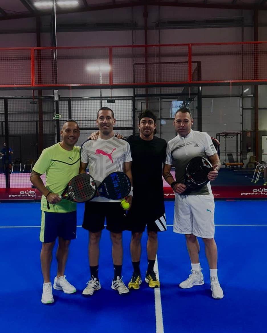 サンティ・カソルラのインスタグラム：「Gran partido con amigos, felices fiestas a todos @fernandoalo_oficial @fernando_cazorla @jorgevalientegarcia 👏👏👏👏」