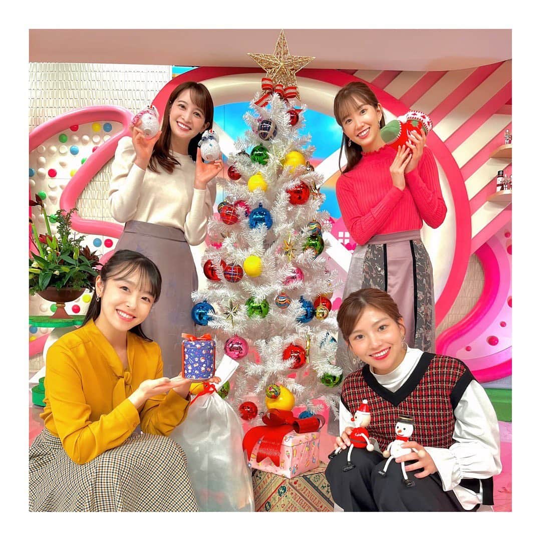 のインスタグラム：「* ハッピークリスマス🎄❤️🌟  先日お邪魔した、クリスマス仕様の Oha!4です‼︎  9ヶ月ぶりだったのですが、 いつ行っても、あたたかい番組☺️ スタッフさんまで みんなの笑顔がほっかほかでした❤️  あしたは、 年内最後のバンキシャ！🎄✨ よろしくお願いします‼︎  #クリスマス　#クリスマスツリー #おはよん　#バンキシャ」
