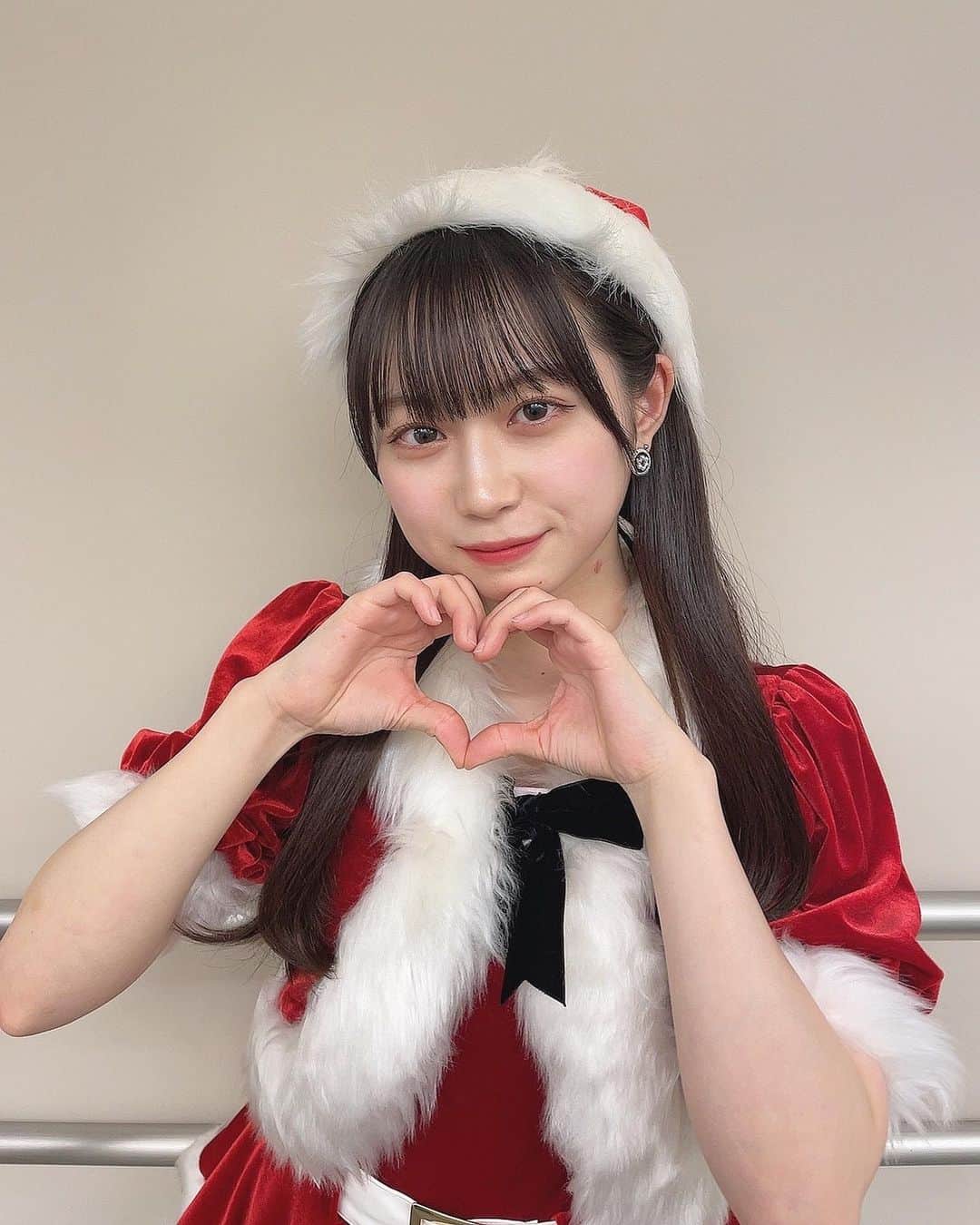 山田杏華のインスタグラム：「⁡ ⁡ お話し会ありがとうございました！ 今日と明日はサンタさんです🎅🏻🎄」
