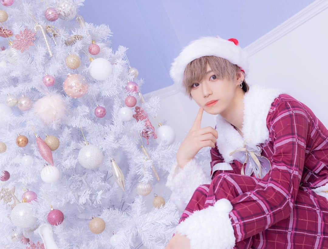 中村瑠偉斗さんのインスタグラム写真 - (中村瑠偉斗Instagram)「. . Merry Christmas 🧑‍🎄🎁 . . #christmas #merrychristmas  #サンタコス #アイドル  #撮影データ #さんたさん🎅  #instagram #instapic  #instagood #instalike  #instafashion #like4likes  #likeforfollow #likelike  #좋아요#좋아요반사	 #좋아요그램#좋아요태러」12月24日 21時02分 - petite_ruito