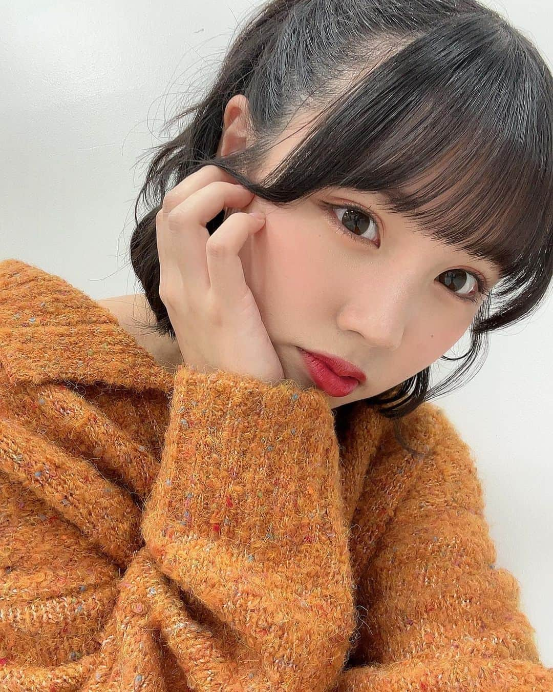 古舘葵のインスタグラム：「‎. . . . 🦊🧡🍊   #ngt48 #アイドル #idol #ニット #knit #クリスマス  #Xmas #orange #ボブ  #ボブアレンジ」