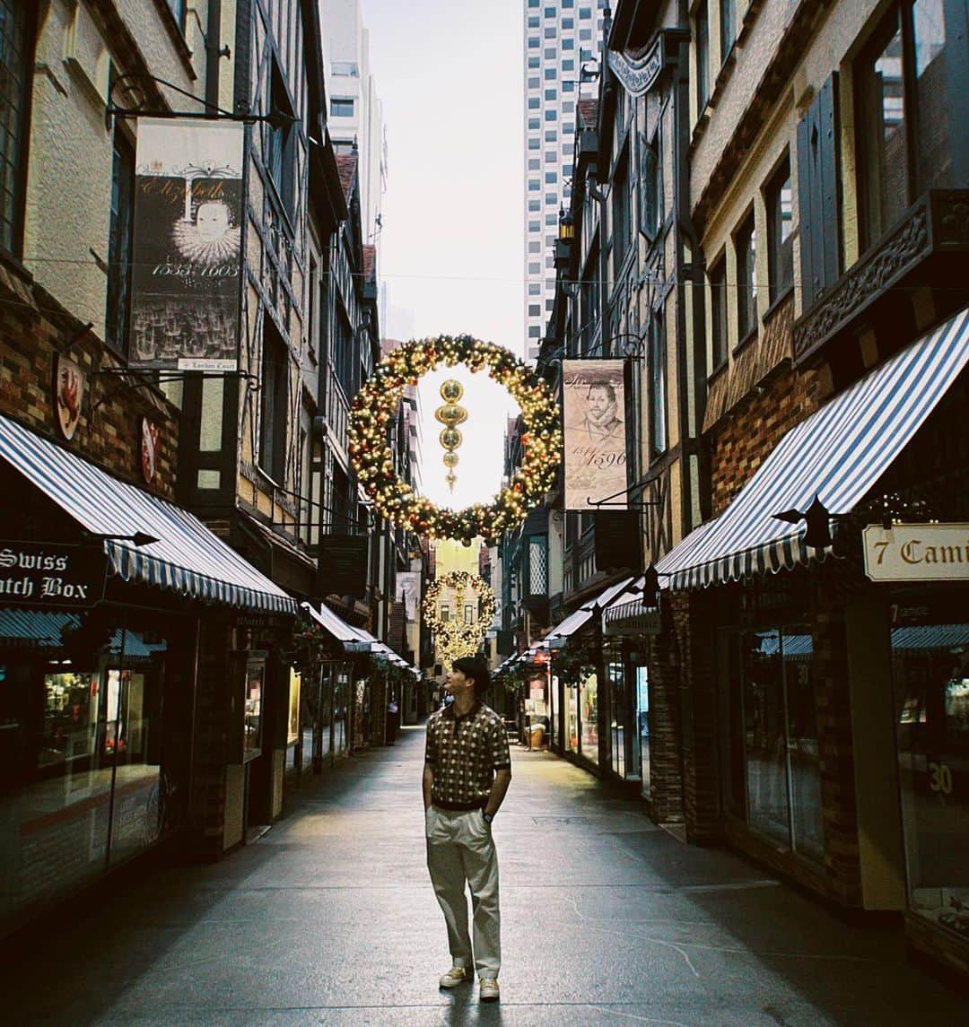 パース・ナクンのインスタグラム：「Christmas Eve ✨」