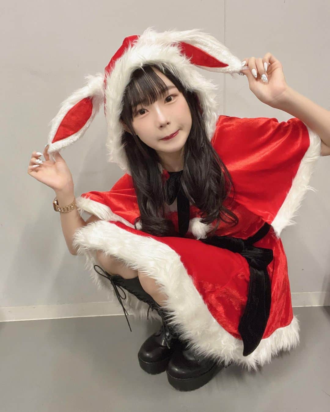 のインスタグラム：「ㅤㅤㅤㅤㅤㅤㅤㅤㅤㅤㅤㅤㅤㅤㅤㅤㅤㅤㅤㅤㅤㅤㅤㅤ  Merry Christmas EVE🎅🏻❤︎ ㅤㅤㅤㅤㅤㅤㅤㅤㅤㅤㅤㅤㅤ #アイドル #あいどる  #あおみな #あおみにゃ#蒼井湊 #名古屋  #おーえすけー  #青色担当 #jk #サンタコス #クリスマス #merrychristmas」