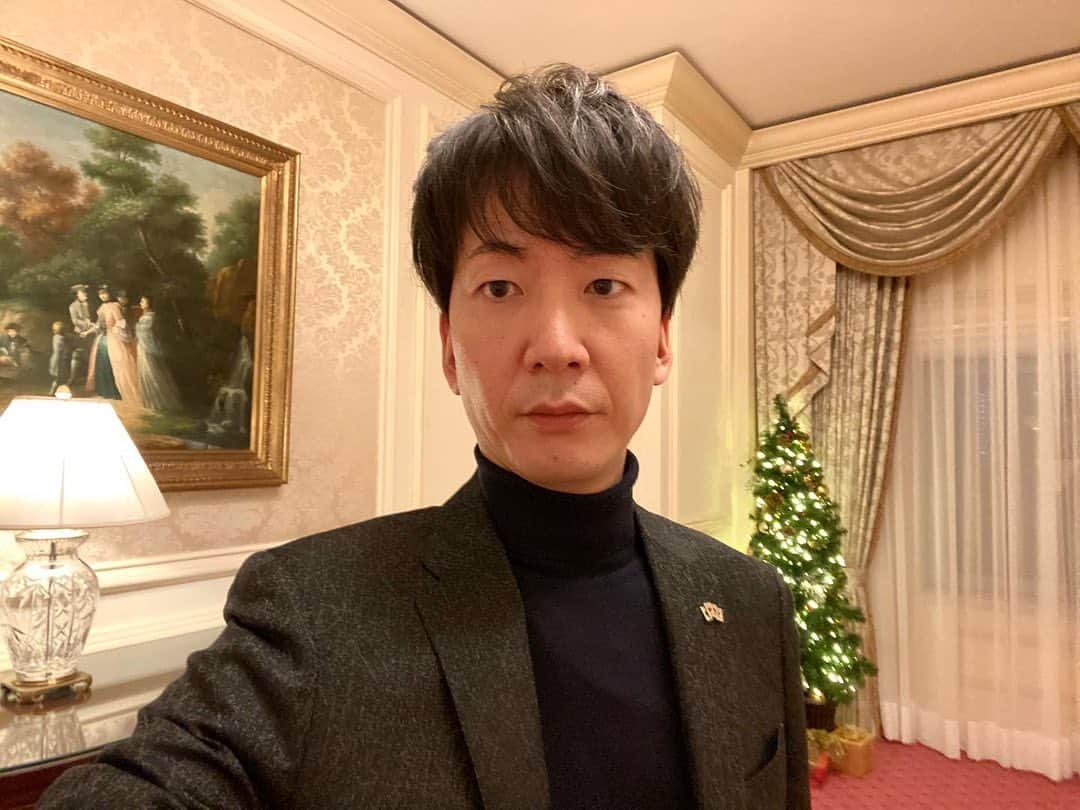 新子景視のインスタグラム：「みなさま素敵なクリスマスを🎄🎅🎉✨✨」