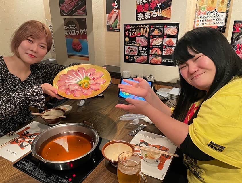 小田結希さんのインスタグラム写真 - (小田結希Instagram)「オダウエダの大好きな「うわじま場所」に行ってきました！期間限定のブリしゃぶ🤤🐟  トロトロでおいしかったです。お刺身でもブリしゃぶでも食べれるから、白ご飯と一緒にブリ刺しも頂きました🍚  去年は1月くらいに初めて来てそれから1年経つんやね〜早いね〜  #うわじま場所 #ブリしゃぶ #愛媛 #松山」12月24日 21時55分 - odauedaoda