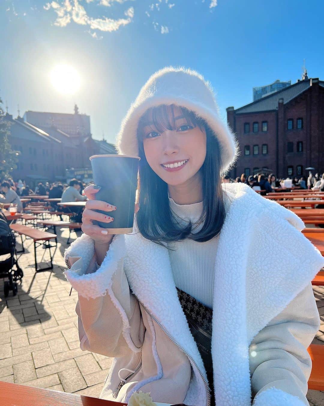 岡島彩花のインスタグラム：「・  この前クリスマスマーケット行ってきた🥰🎄  初ドイツビール美味しかった〜🍺 またいきたい🫶🏻🇩🇪  #クリスマスイブ  #クリスマスマーケット  #みなとみらい #赤レンガ倉庫  #赤レンガ倉庫クリスマスマーケット」
