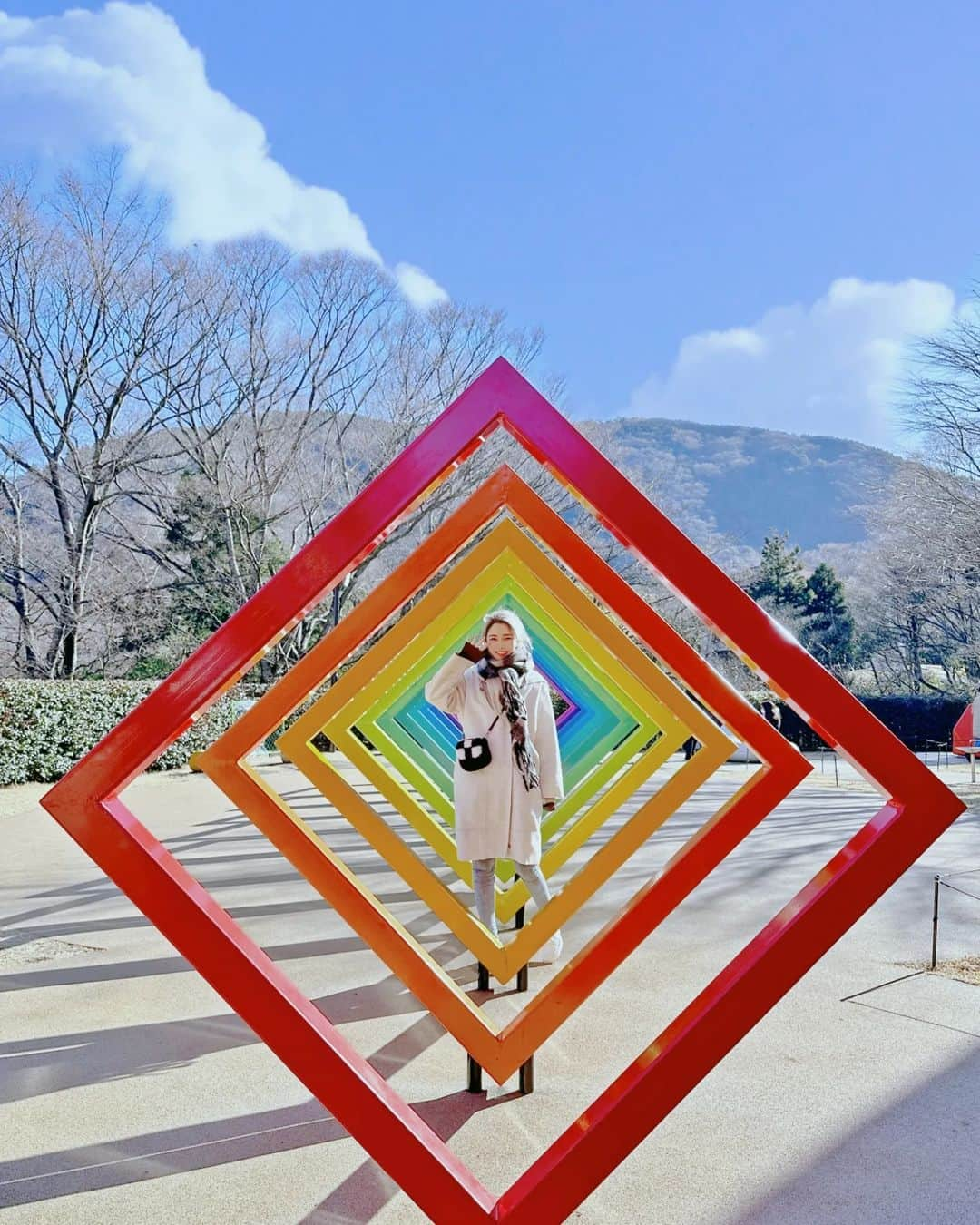 ひかりんのインスタグラム：「🇯🇵I'm in Japan !! 😆 After so many years finally back 💖 today was a wholesome day at the Hakone Open air museum, the weather was perrrfect ~ if you ever vist Hakone I highly recommend this place !  #hakone #japan」