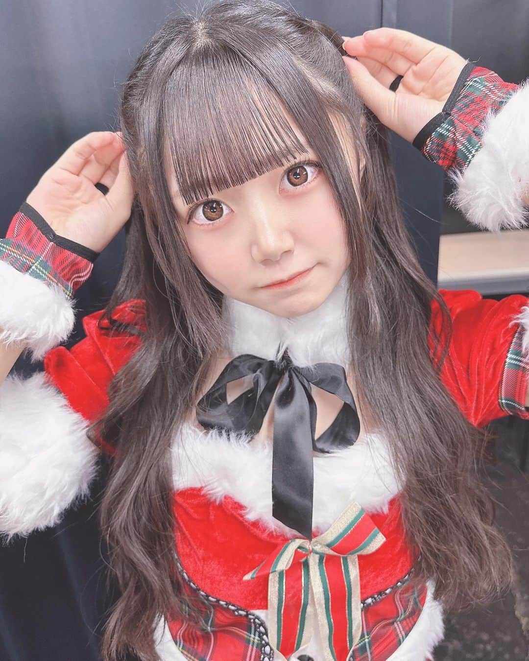 早川雪乃のインスタグラム：「クリスマス一緒に過ごす？  ・ ・ ・ ・ ・ ・ ・ ・  #名古屋  #アイドル  #ぱっつん前髪  #リボン  #ribbon #オレンジ  #orangecolor  #担当  #ロングヘア  #ハーフツイン  #ウェーブ巻き  #量産型 ？ #フォローミー  #follow  #followｍe  #followers #photooftheday #instagood #nofilter #tbt #igersjp #picoftheday #love #nature #bestoftheday  #like4likes  #クリスマス  #xmas」