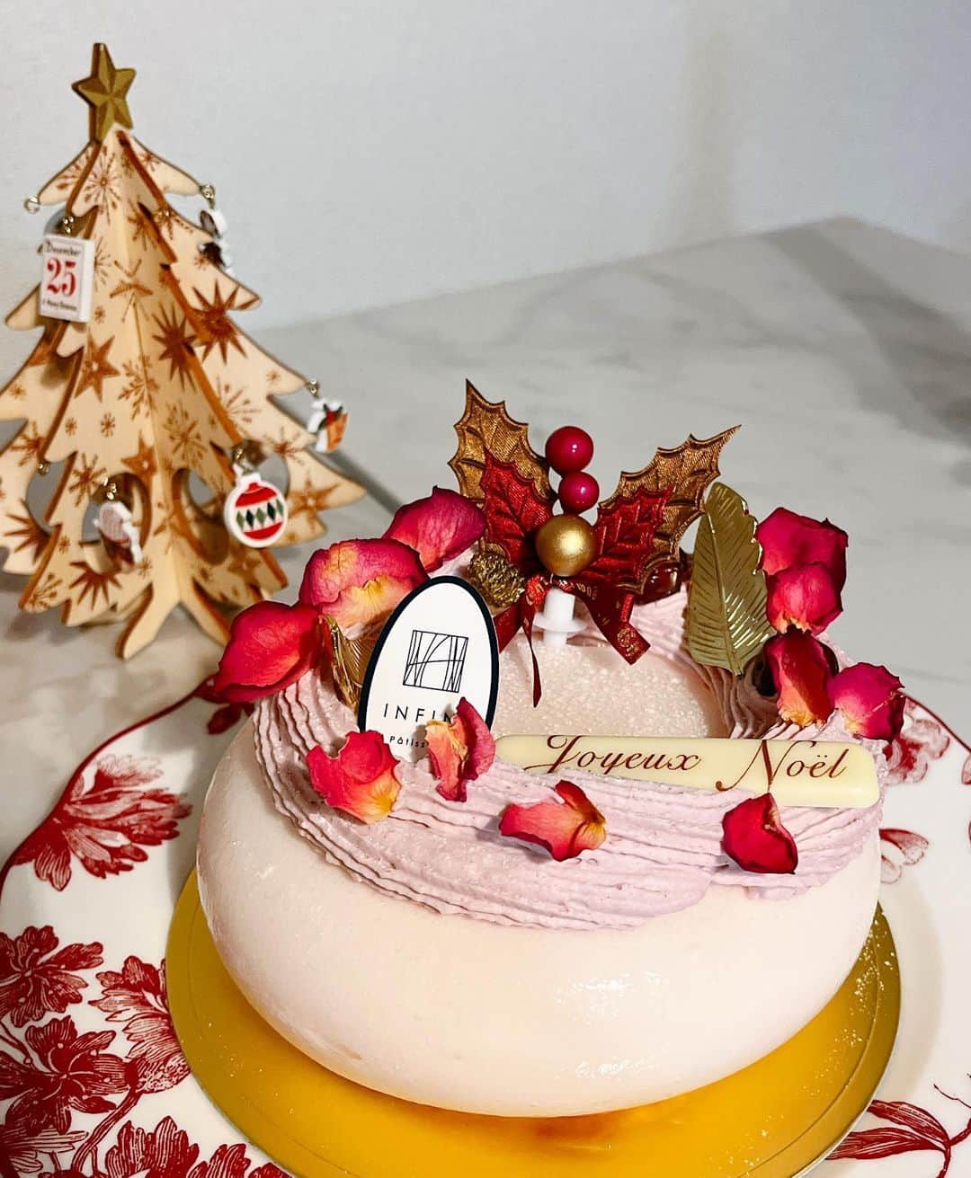 のインスタグラム：「𝑀𝑒𝑟𝑟𝑦 𝐶ℎ𝑟𝑖𝑠𝑡𝑚𝑎𝑠 𐂂♡♡ ⁡ ⁡ 週末はお仕事なので今年はクリスマス感があまりなかったですが…  お家で美味しいケーキを食べて幸せな気持ちです🤤 ⁡ みなさま 素敵なクリスマスをお過ごしください🎄💝✨ ⁡ #Christmas #merrychristmas #happyholiday #クリスマス #クリスマスケーキ #infini」