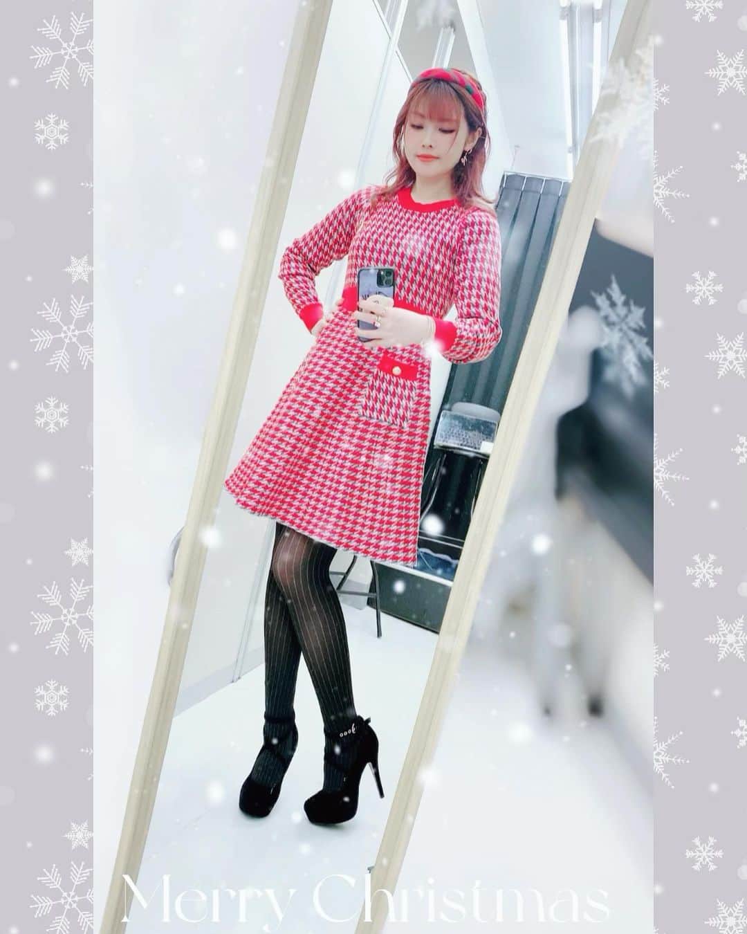 佐咲紗花のインスタグラム：「. みな実さんと合同リリイベ みな実さんとのコラボも ひっっっさびさの接近戦も 楽しくてしあわせな一日でした…♡  インスタ投稿の癖がなかなかつかなくてごめんねぇ😣  メリークリスマス🎄✨」