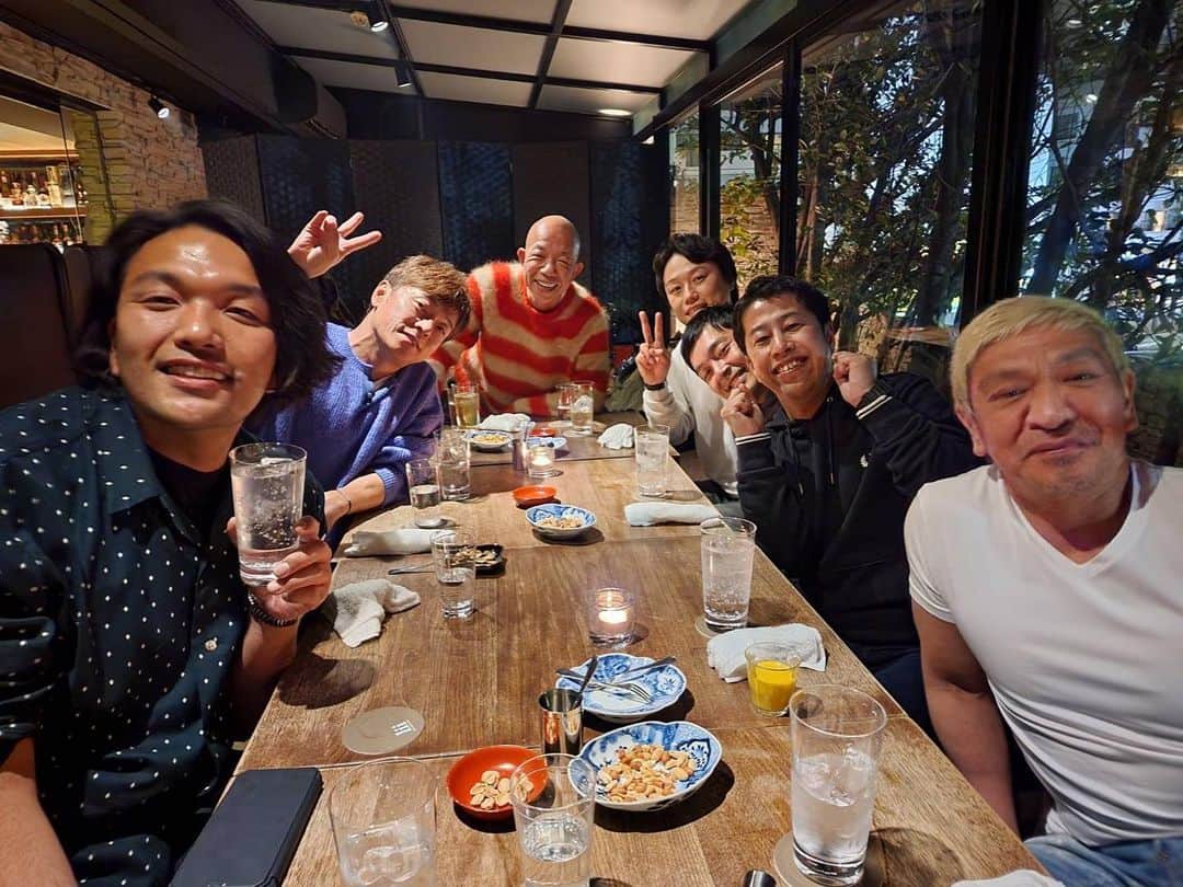 のインスタグラム：「こんなクリスマスイブ初めて メリークリスマス🎅  #俺なんちゅう席や」