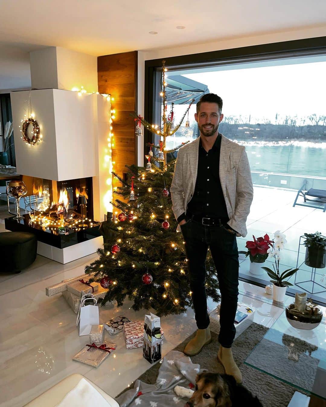マルク・ウートのインスタグラム：「Frohe Weihnachten euch allen. Feiert schön mit euren Familien. Bleibt gesund und genießt die Zeit 🎄🎅🏻」