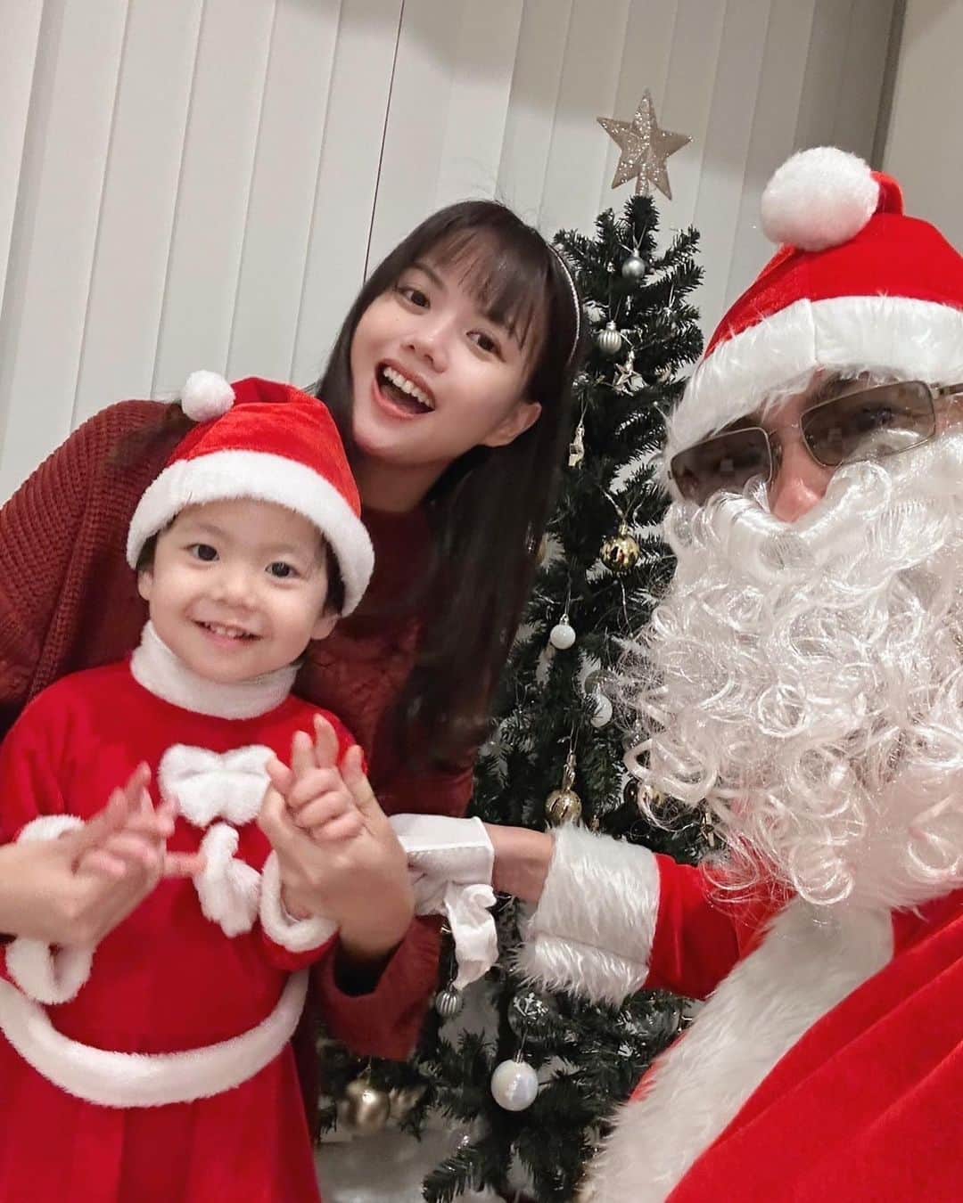 アキラ・コンチネンタル・フィーバーのインスタグラム：「🎅🤶🧑‍🎄#merrychristmas  #メリークリスマス」