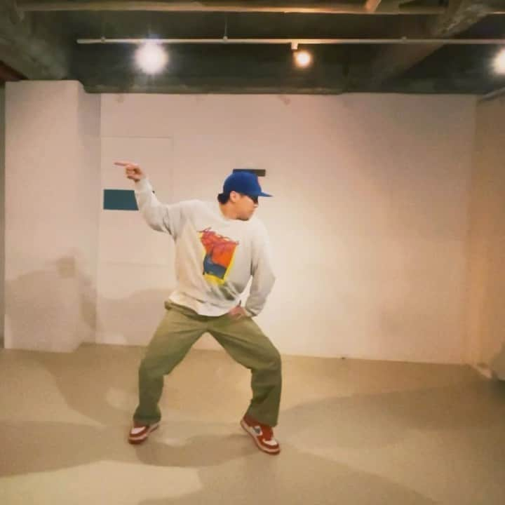 山下銀次のインスタグラム：「Chris Brown-Throw It Back🧑🏽‍🎄🎄」