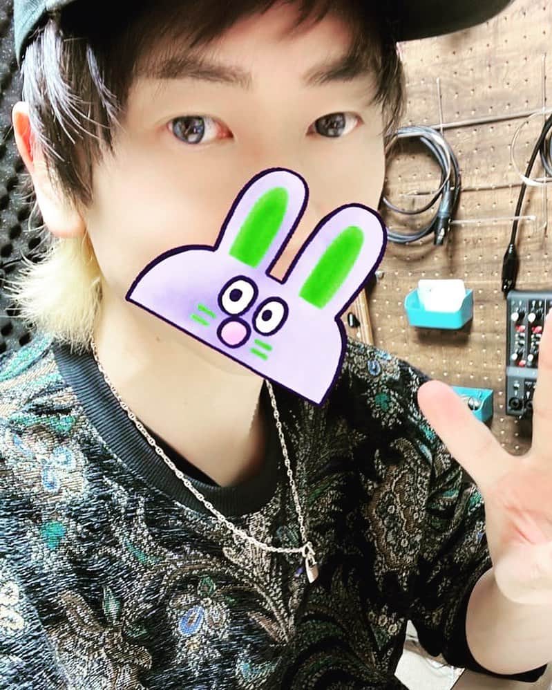 un:cのインスタグラム：「メリクリ！🎄昨日はYouTube配信ありがとうございました！ ボイスドラマも今日の23：59分までBOOTHで配布中です！ https://booth.pm/ja/items/4424245 良かったら受け取ってねー！」