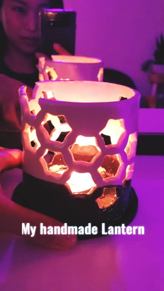 鈴木みほのインスタグラム：「I just lit up my pottery work for the first time ☺️ 陶芸難しいけどたのしい😂 Happy holidays everyone ❤️✨ 皆さま素敵な年末年末を😊🎍☃️  #pottery #handcrafted #handcraft #lantern #clay #glaze #candle #handmade #nikkeiartist #mihosuzuki #陶芸 #手作り #灯籠 #提灯 #キャンドル #粘土」