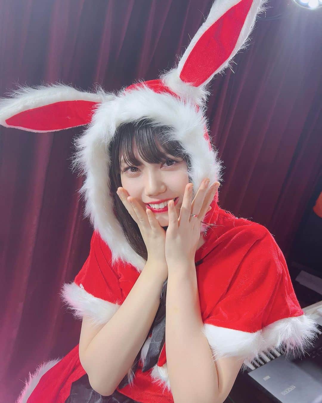 長久玲奈のインスタグラム：「メリークリスマス🎄🤶🐰  #クリスマス  #メリークリスマス  #うさぎ  #ファンクラブイベント  #らいぶ  #サンタコス  #長久玲奈」