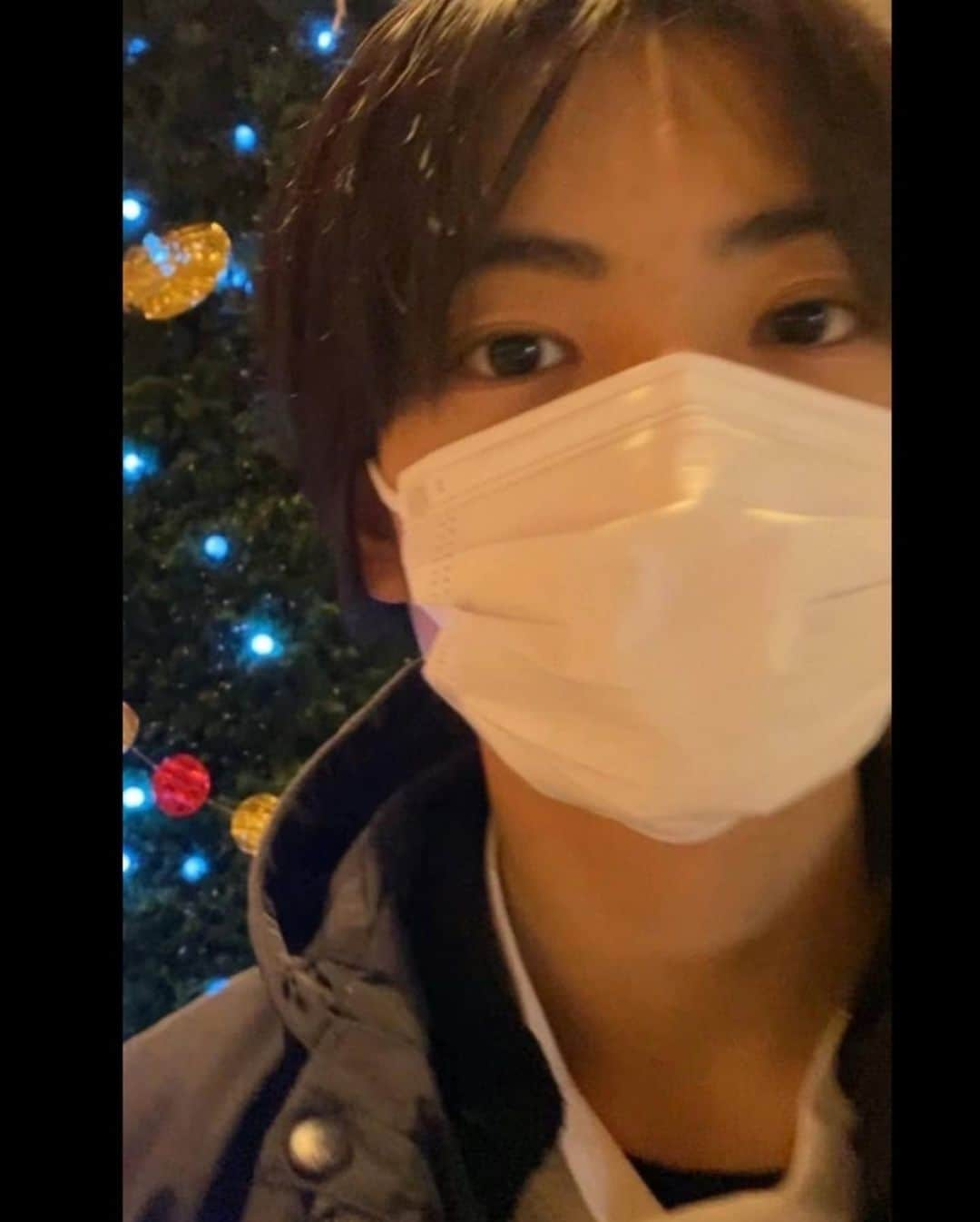 城桧吏のインスタグラム：「皆さんこんにちは！  メリークリスマス！🎅 急な顔のドアップとクリスマス感のない写真ですみません！😔  一年に一度のクリスマスの日がもうやってまいりましたね。はやい、、 寒いですが風邪ひかないように楽しいクリスマスお過ごしください！  #merrychristmas  #christmas  #kairi #jo」