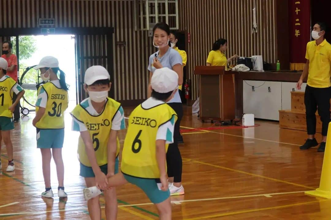 福島千里さんのインスタグラム写真 - (福島千里Instagram)「【わくわくスポーツ教室】 たくさんの子どもたちと出会うことができました♪ 楽しそうに、一生懸命走ってる姿がとても印象的でした！  来年もたくさんの子どもたちにお会いできることを楽しみにしています！  幸手市立八代小学校 中央区立常盤小学校 世田谷区立二子玉川小学校 #セイコーわくわくスポーツ教室 #TeamSeiko #セイコースマイルアンバサダー 素敵なクリスマスをお過ごしください♪」12月25日 12時22分 - chisatofukushima0627