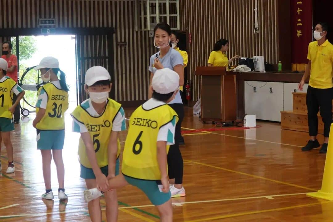 福島千里のインスタグラム：「【わくわくスポーツ教室】 たくさんの子どもたちと出会うことができました♪ 楽しそうに、一生懸命走ってる姿がとても印象的でした！  来年もたくさんの子どもたちにお会いできることを楽しみにしています！  幸手市立八代小学校 中央区立常盤小学校 世田谷区立二子玉川小学校 #セイコーわくわくスポーツ教室 #TeamSeiko #セイコースマイルアンバサダー 素敵なクリスマスをお過ごしください♪」