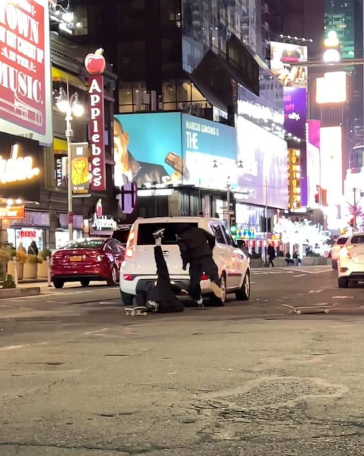 山下京之助のインスタグラム：「@filmerluke was legend in a freezing cold weather  @erasedxproject New York trip video is now live!!」