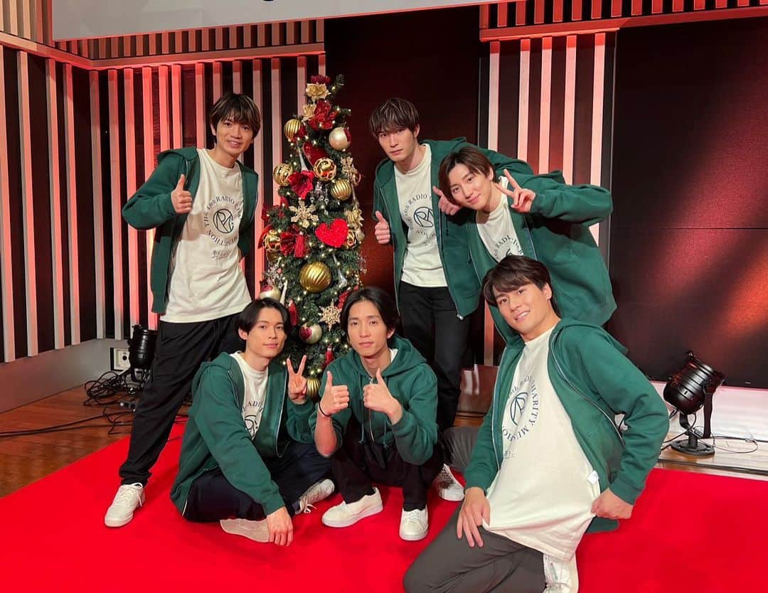 SixTONESさんのインスタグラム写真 - (SixTONESInstagram)「⁡ ⁡ ⁡ メリークリスマス🎄 ⁡ ⁡ 24時間走り抜けたぜ〜！ ⁡ ⁡ みんな素敵なクリスマスにしてね♪  Merry Christmas 🎄  We ran through 24 hours!   Have a great Christmas everyone♪  ⁡ ⁡ ⁡ #聴いてくれて #ありがとう ⁡ #SixTONES #Jesse #Taiga #Hokuto #Yugo #Shintaro #Juri」12月25日 13時23分 - sixtones_official