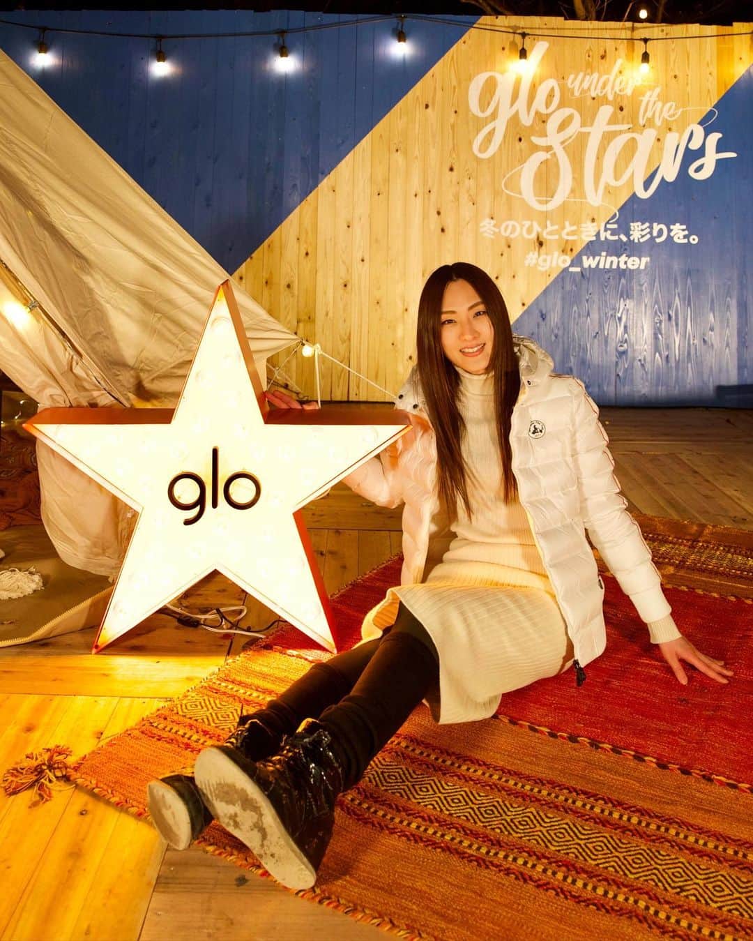 HILOCO aka neroDollさんのインスタグラム写真 - (HILOCO aka neroDollInstagram)「Glamping! 🍖⛄️💫🌟  先日ハーレーでもお世話になった @glo.japan × @blockfm 主催の 招待制BBQイベント 「gloTM under the Stars」に 遊びに行ってきました🤭🍖💝  📷 @22phottt （写真1.2.3）  フードはすべて 渋谷チョンプーのシェフ 森枝館さん @moriedakan 監修👨🏻‍🍳  ウェルカムドリンクから始まり BBQの他にも アサリのクラムチャウダー、カニの海鮮粥、牛ステーキのタコス、 牡蠣とエビのガーリックレモンソース、スモア、、、 おもてなしが過ぎる！✨  スペアリブのマッサマンカレー めちゃくちゃ美味しかったです🥰😍  夜には キャンドル・ジュンさん @candle_june のキャンドルと ゆうさくくん @ryosuke_aka_u39 の電飾で 会場がとってもいい雰囲気に🕯⛄️💡🌟  m-floタクさん @takudj のDJセットも フェスやクラブとまた違って素敵だったぁ😌✨✨  ラストには 抽選会とサプライズ花火🎇 最後は皆で空にランタン上げてきました♪  コロナで空いたこともあり 久々に会う友達や先輩方もたくさんいて 嬉しかったです🤭  gloさん、block.fmさん、RANGEさん 出演者・関係者皆さま、 とっても素敵なイベントを ありがとうございました☺️🥰🎄⛄  @glo.japan  #glo_winter @blockfm @nari_hiranuma @nakamotoworld @mori_riru_bbq_field @__j.n._____」12月25日 13時23分 - djhiloconerodoll