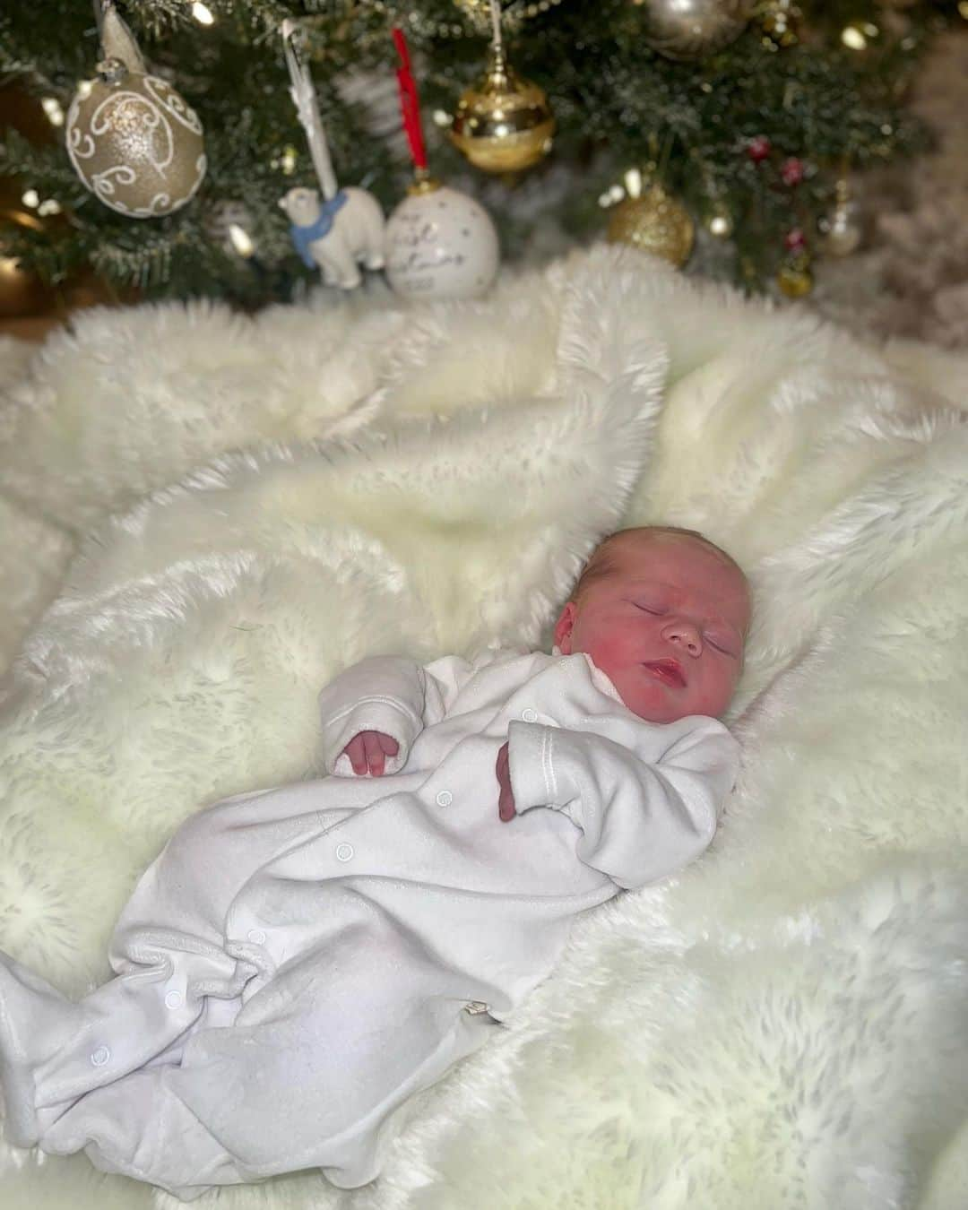 ジャック・ステファンズのインスタグラム：「22.12.22, Reuben George Stephens 🤍👶🏼 the best Christmas present.」