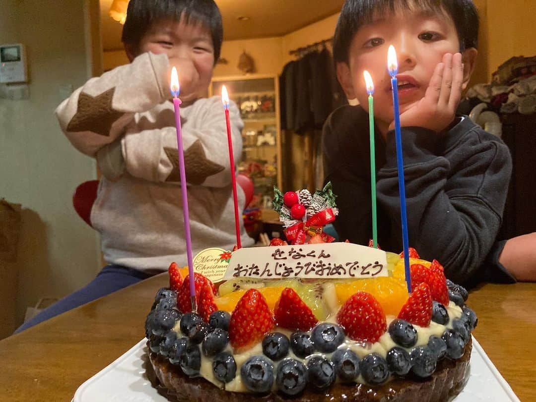 福田健人のインスタグラム：「HAPPY BIRTHDAY SENA❤️ 大好きなセナくん 4歳の誕生日おめでとうだよ☺️ #おおきくなれ #次男坊 #4歳」