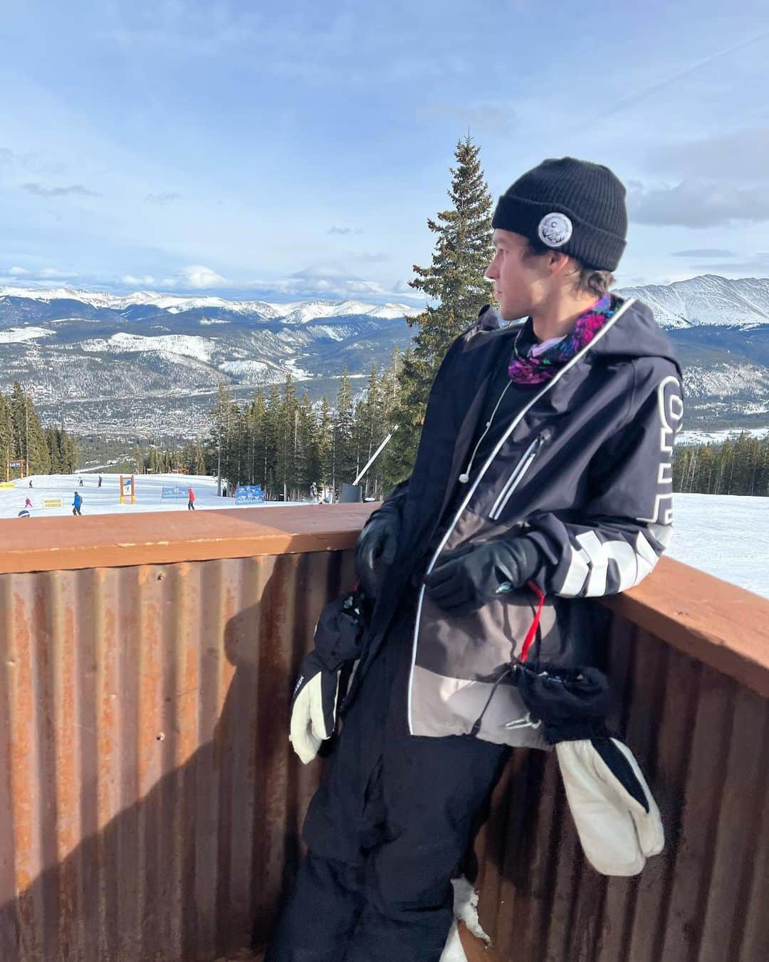 ヘイデン・サマーオールさんのインスタグラム写真 - (ヘイデン・サマーオールInstagram)「Breckenridge 2022 🏂 Happy holidays as well❤️❤️」12月25日 6時32分 - haydensummerall