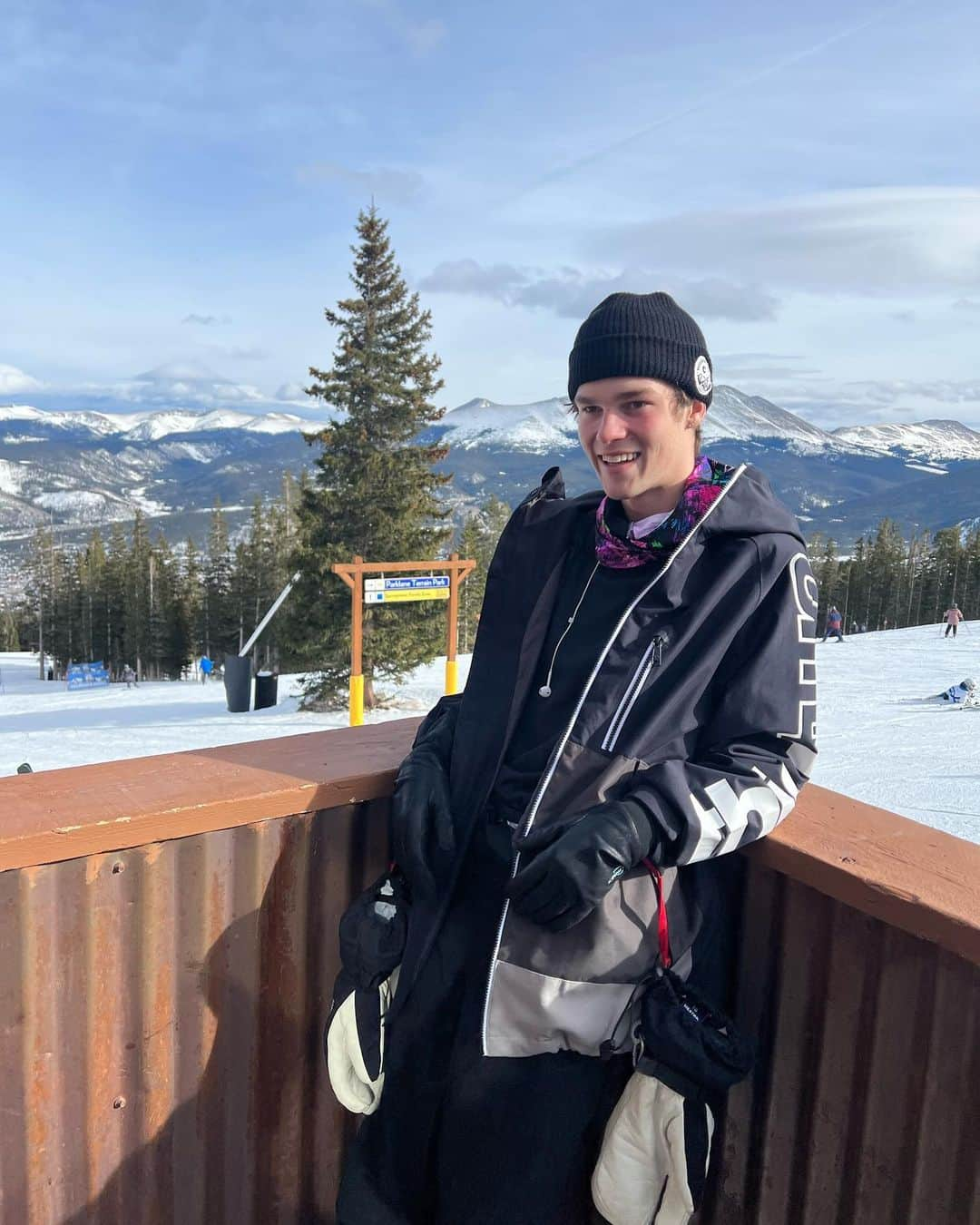 ヘイデン・サマーオールさんのインスタグラム写真 - (ヘイデン・サマーオールInstagram)「Breckenridge 2022 🏂 Happy holidays as well❤️❤️」12月25日 6時32分 - haydensummerall